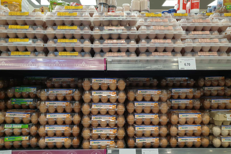 They’re accessible, Nutrient dense, Low in calories and carbs, High-quality protein, High cholesterol content, The cholesterol question, We produce enough cholesterol on our own, Cholesterol and heart disease, Eggs are low in saturated fat, Eggs contain antioxidants, The reason for inconclusive studies, They contain lutein, Not all eggs are created equal, The vegetarian question, The cruelty dilemma, Severely decreased hen health