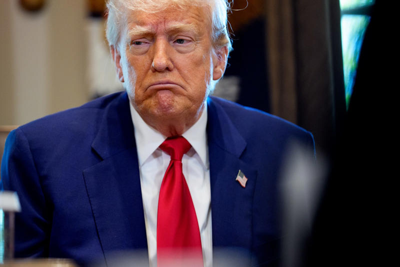 Trump reveals his ignorance A lavish gift for Trump, No clear resolution, A new presidential plane, Accepting foreign gifts, Legal consultations, Defense exchange, Presidential library, Personal use, Justifying it, "Anybody can do that!", Delays in new planes, Adaptations, Business deals, Unconstitutional