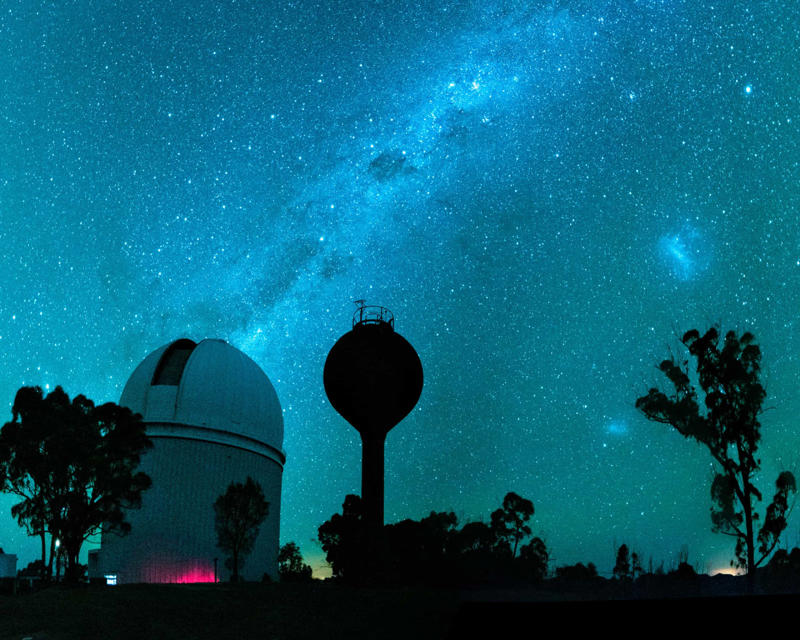 Australian Astronomical Observatory, Australia La Silla Observatory, Chile, Kitt Peak National Observatory, USA, Mauna Kea Observatories, USA, Australian Astronomical Observatory, Australia, Roque de los Muchachos Observatory, Spain, South African Astronomical Observatory, South Africa, Arecibo Observatory, Puerto Rico, Indian Astronomical Observatory, India, Royal Observatory, Scotland, Griffith Observatory, USA, Karl G. Jansky Very Large Array, USA, Atacama Large Millimeter Array, Chile, South Pole Telescope, Antarctica, Very Large Telescope, Chile, Sydney Observatory, Australia, Yerkes Observatory, USA