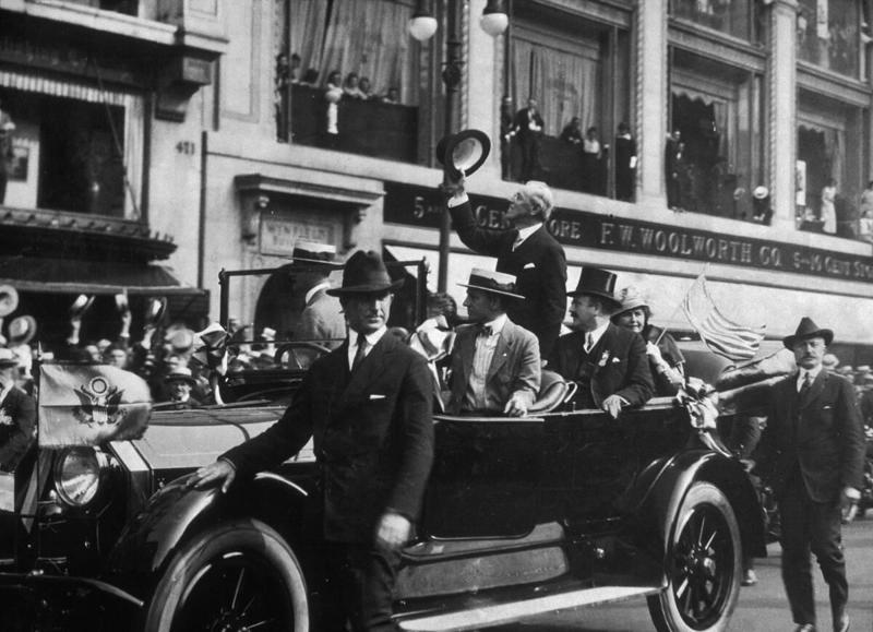 Woodrow Wilson continued the tradition. President Taft was a major influence., Woodrow Wilson continued the tradition., Warren Harding picked up the motorcade tradition., FDR modified his car., It isn't just presidents that get the motorcade treatment., Truman favored Lincolns., Eisenhower continued in Truman's footsteps., In 1963, tragedy shook the nation., It didn't put an end to motorcades., Presidential cars are armored., The Air Force transports the cars., Motorcades always made for good photo ops., Reagan was the last president to use the 1972 Continental., Clinton favored the Fleetwood., In the new millennium, presidential cars became truly unique.