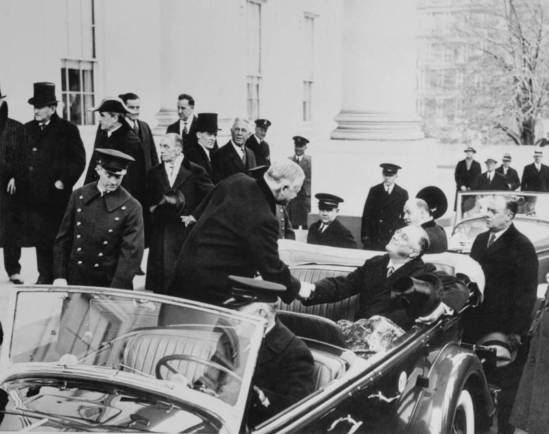 FDR modified his car. President Taft was a major influence., Woodrow Wilson continued the tradition., Warren Harding picked up the motorcade tradition., FDR modified his car., It isn't just presidents that get the motorcade treatment., Truman favored Lincolns., Eisenhower continued in Truman's footsteps., In 1963, tragedy shook the nation., It didn't put an end to motorcades., Presidential cars are armored., The Air Force transports the cars., Motorcades always made for good photo ops., Reagan was the last president to use the 1972 Continental., Clinton favored the Fleetwood., In the new millennium, presidential cars became truly unique.