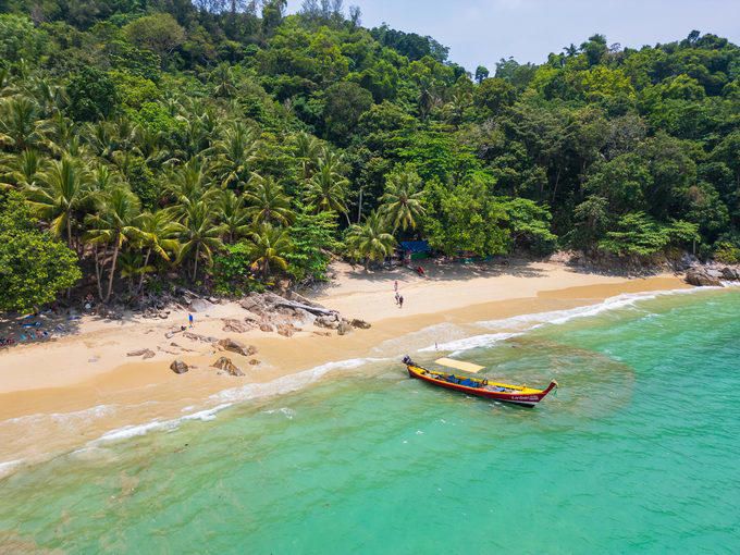 1. Elafonissi Beach, 2. Banana Beach, 3. Eagle Beach, 4. Siesta Beach, 5. Praia da Falesia, 6. Varadero Beach, 7. Bavaro Beach, 8. Playa de Muro Beach