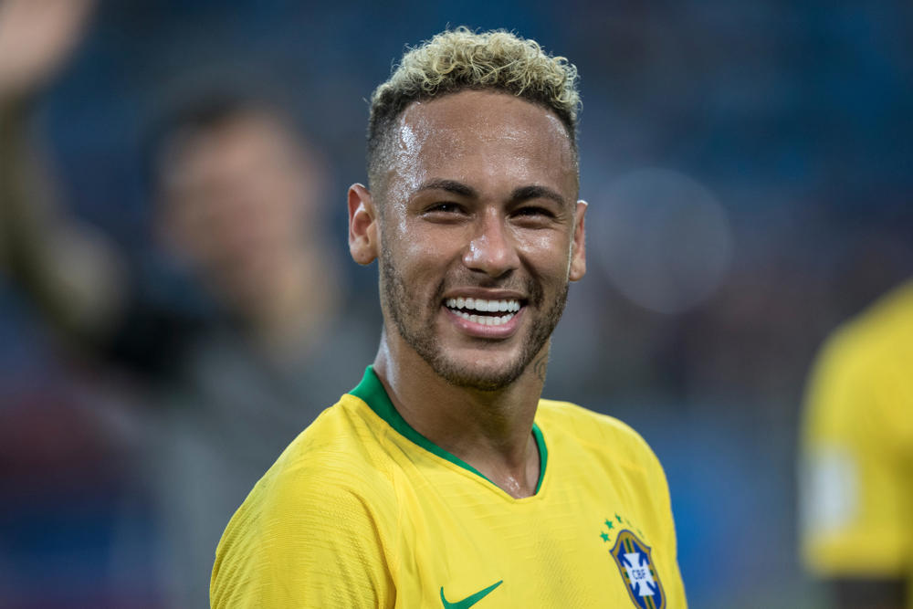 15. Rivelino, 12. Ángel Di María, 11. Jay-Jay Okocha, 10. Neymar, 9. Garrincha, 8. George Best, 7. Ronaldo Nazário (R9), 6. Zinedine Zidane, 5. Ronaldinho, 4. Johan Cruyff, 3. Diego Maradona