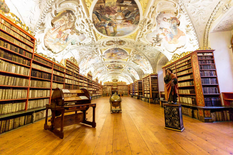 Tangible, Eye strain, Physical progress, Distractions, Artifacts, Skim reading, Books make great gifts, Physical books are a great way to switch off, Tech annoyances with e-books, Exclusive information, Used books