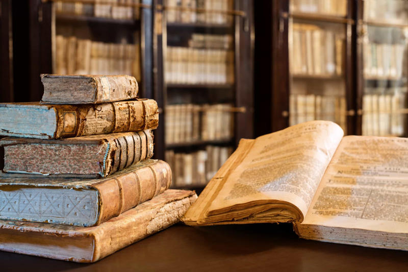 Tangible, Eye strain, Physical progress, Distractions, Artifacts, Skim reading, Books make great gifts, Physical books are a great way to switch off, Tech annoyances with e-books, Exclusive information, Used books
