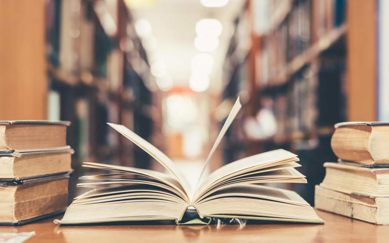 Tangible, Eye strain, Physical progress, Distractions, Artifacts, Skim reading, Books make great gifts, Physical books are a great way to switch off, Tech annoyances with e-books, Exclusive information, Used books
