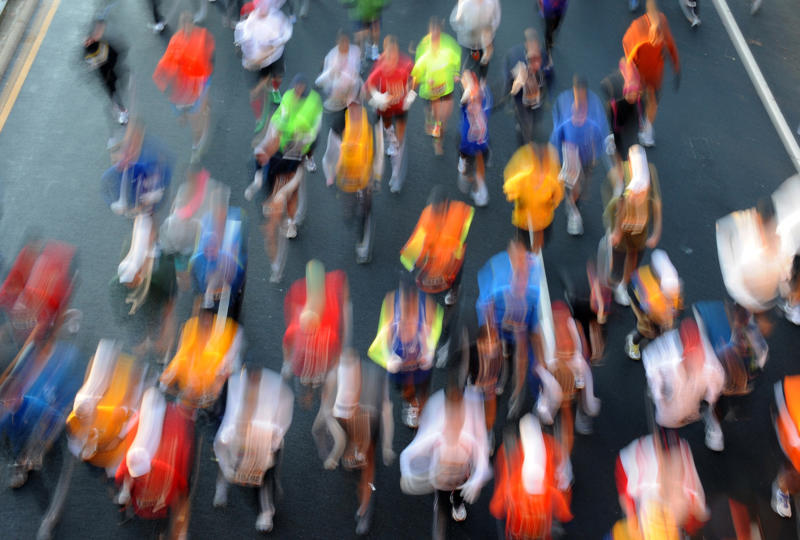 How to use Jeffing in a race The daunting task of completing a marathon, An effort beyond the ability of most, Winning ways, Jeff Galloway, American Olympian, What is Jeffing?, Running and walking, The same bipedal movement, Less pain and strain, Physical and psychological benefits of Jeffing, "Vitality" circuit, Fartlek, another training approach, Taking Jeff on the road, First in the Peachtree Road Race, Avon International Women's Marathon, How to use Jeffing in a race, Pre-planning is key