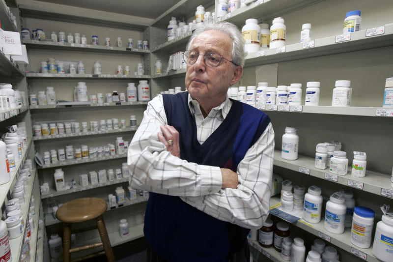 Massive savings for taxpayers seems like a great benefit Time to lower medication prices in the US, Finally an executive order that will benefit the poor, A sensitive issue, Most Favored Nation policy, Some of the most expensive in the world, "We are going to do the right thing", Americans could see major savings at the drugstore, Americans could pay up to 80% less for life saving medicines, An example of how much more Americans pay, The heaviest burden falls on those with the most to lose, Improving on what Biden did?, New prices could go into effect next year, Pharmaceutical industry is not thrilled, Bad for Americans?, Trump attempted to low prices in 2020 but failed, Massive savings for taxpayers seems like a great benefit