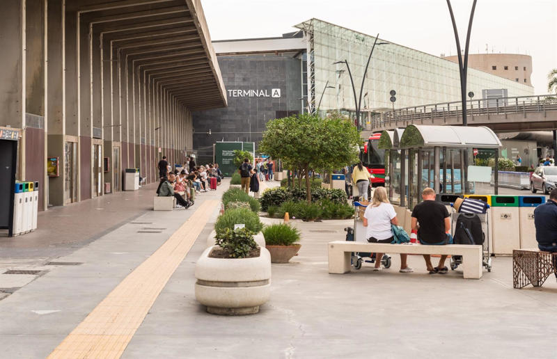 Joint 15. Vincenzo Bellini Airport, Sicily, Italy 19. Marrakesh Menara Airport, Morocco, 18. Milan Bergamo Airport, Italy, 17. Leonardo da Vinci International Airport, Italy, 14. Humberto Delgado Airport, Portugal, 13. Sir Seewoosagur Ramgoolam International Airport, Mauritius, 12. Francisco Sá Carneiro Airport, Portugal, 11. Bari Karol Wojtyła Airport, Italy, 10. Auckland Airport, New Zealand, 9. Milan Malpensa Airport, Italy, 8. Málaga-Costa del Sol Airport, Spain, 7. Gran Canaria Airport, Gran Canaria, Spain, 6. Athens International Airport, Greece, 5. Fuerteventura Airport, Fuerteventura, Spain, 4. César Manrique-Lanzarote Airport, Lanzarote, Spain, 3. Cristiano Ronaldo International Airport, Madeira, Portugal, 2. Queenstown International Airport, New Zealand