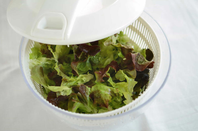 Salad spinner Deep fryer, Electric egg cooker, Mosquito zappers, Space-saving vacuum bags, Filing cabinets, Popcorn machine, Electric can opener, Salad spinner, Exercise gadgets, Paperweights, Egg separator, Banana slicer, Coffee pods, Bottled water, Label maker, Ultrasonic pest repellents