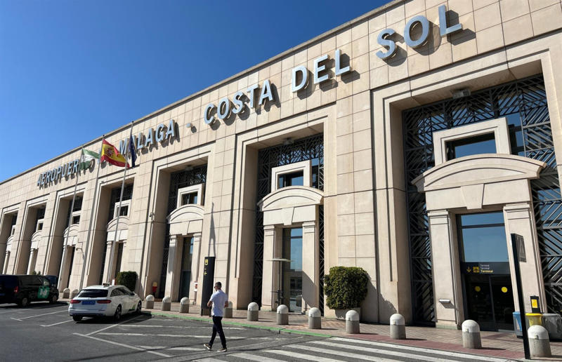 8. Málaga-Costa del Sol Airport, Spain 19. Marrakesh Menara Airport, Morocco, 18. Milan Bergamo Airport, Italy, 17. Leonardo da Vinci International Airport, Italy, 14. Humberto Delgado Airport, Portugal, 13. Sir Seewoosagur Ramgoolam International Airport, Mauritius, 12. Francisco Sá Carneiro Airport, Portugal, 11. Bari Karol Wojtyła Airport, Italy, 10. Auckland Airport, New Zealand, 9. Milan Malpensa Airport, Italy, 8. Málaga-Costa del Sol Airport, Spain, 7. Gran Canaria Airport, Gran Canaria, Spain, 6. Athens International Airport, Greece, 5. Fuerteventura Airport, Fuerteventura, Spain, 4. César Manrique-Lanzarote Airport, Lanzarote, Spain, 3. Cristiano Ronaldo International Airport, Madeira, Portugal, 2. Queenstown International Airport, New Zealand