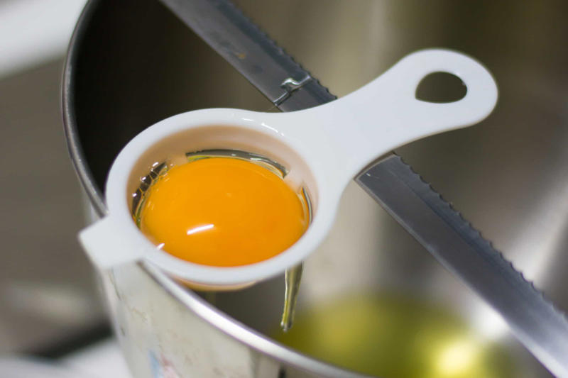Egg separator Deep fryer, Electric egg cooker, Mosquito zappers, Space-saving vacuum bags, Filing cabinets, Popcorn machine, Electric can opener, Salad spinner, Exercise gadgets, Paperweights, Egg separator, Banana slicer, Coffee pods, Bottled water, Label maker, Ultrasonic pest repellents