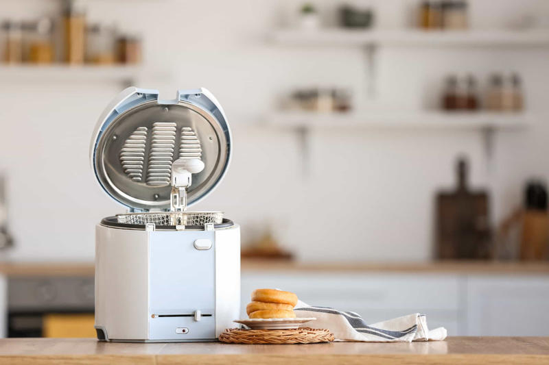 Deep fryer Deep fryer, Electric egg cooker, Mosquito zappers, Space-saving vacuum bags, Filing cabinets, Popcorn machine, Electric can opener, Salad spinner, Exercise gadgets, Paperweights, Egg separator, Banana slicer, Coffee pods, Bottled water, Label maker, Ultrasonic pest repellents