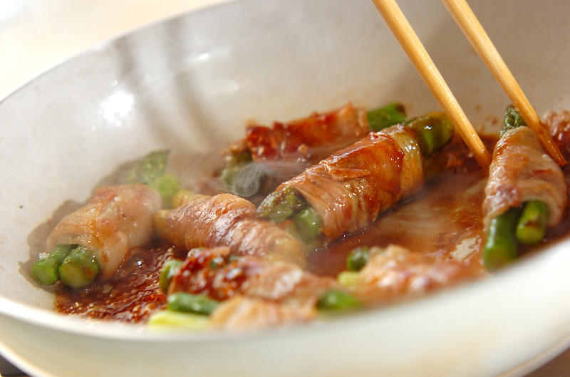 アスパラのチーズ焼き, グリーンアスパラとベーコンのカレーソテー, アスパラガスの中華炒め, グリーンアスパラの卵ソース, アスパラ青のり炒め, アスパラとシイタケのおかか炒め, サンマとアスパラの卵炒め