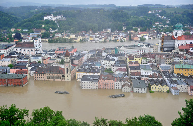 2002 European floods September 11 attacks, 1906 San Francisco earthquake, Portuguese colonial war, Hurricane Floyd, Eruption of Mount Vesuvius in 79 CE, The Great Famine (1845-1852), World War II evacuation of women and children in Germany, 1979 Mississauga train derailment, Operation Solomon, Grand Forks flooding, 2002 European floods, 2016 Fort McMurray wildfire, Hurricane Rita, 2021 Kabul airlift, Hurricane Gustav, Hurricane Irene, Typhoon Hagupit, Kincade Fire in 2019