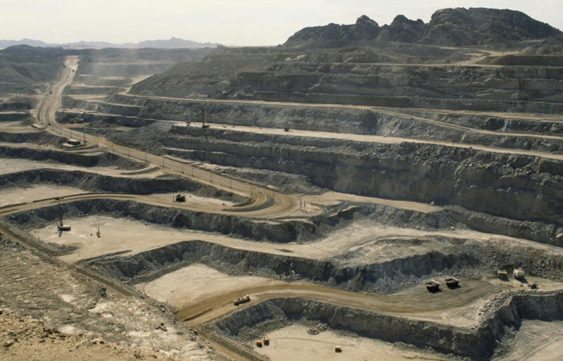 Mines Discovery, Pure uranium, Radioactivity, Where did it come from?, There’s more uranium than silver, Rate of decay, Uranium is not the most radioactive element, Nuclear fission, Nuclear bomb, Depleted uranium, Who uses nuclear power?, Other uses of nuclear energy, Nuclear Non-Proliferation Treaty, Disarmament