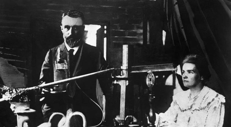Radioactivity Discovery, Pure uranium, Radioactivity, Where did it come from?, There’s more uranium than silver, Rate of decay, Uranium is not the most radioactive element, Nuclear fission, Nuclear bomb, Depleted uranium, Who uses nuclear power?, Other uses of nuclear energy, Nuclear Non-Proliferation Treaty, Disarmament