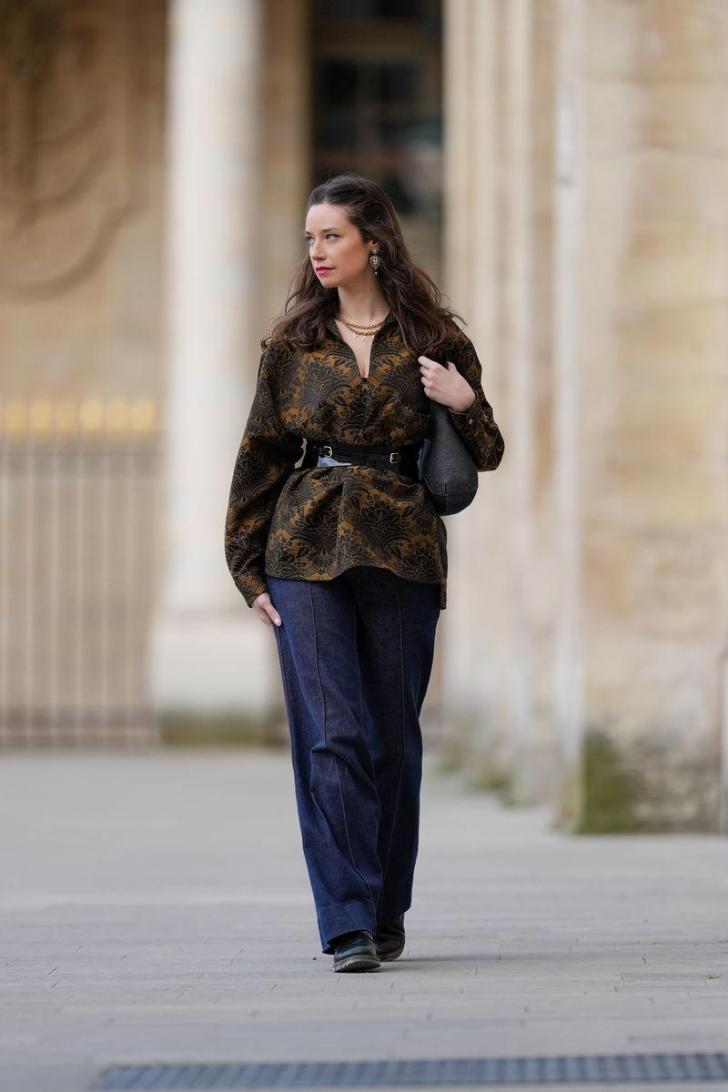 6) Waist Cinching Belts 2) Leather Gloves, 3) Silk Scarves, 4) T-Strap Heels, 6) Waist Cinching Belts, 7) Bolero Jacket, 9) Fur Coats, 10) Mary Jane Shoes