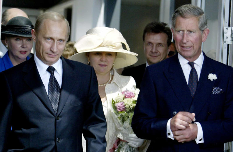Putin and the Prince The royals and the Eisenhowers, Nixon shows Prince Charles the White House front yard, The PM and the Prince, Ivory Coast patrol, Getting down to business, The Prince in India, The Prince down under, A candid with the Kohls, The future monarch and the Mitterrand, The Mandela effect, It's a bird, it's a plane, it's a Bush!, Putin and the Prince, Charles the peacemaker, Part of the conversation, Old friends having fun, Talks in the Oval Office, Charles and the Chancellor, Charles and Trump