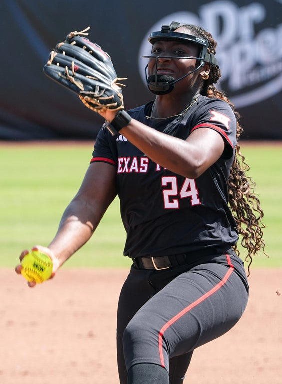 Top teams of the 2025 college women's softball tournament, in photos