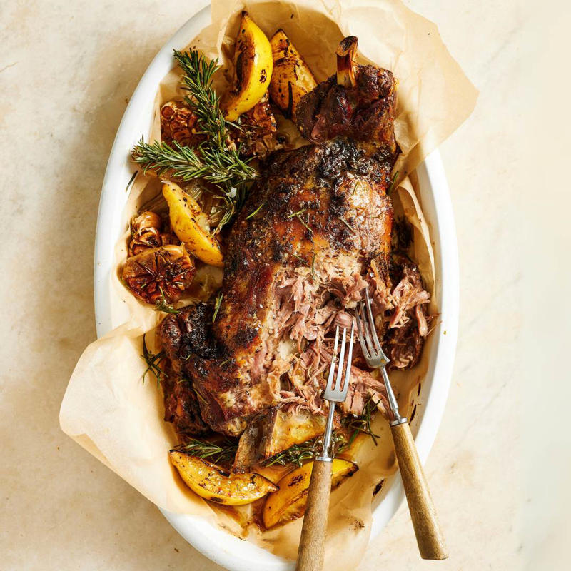 Ingredients, The secret to making the best roast potatoes, How to make roast potatoes in the air fryer, Best roast potatoes recipe variation, Which potatoes are best for roasting?, What to serve with these roast potatoes…