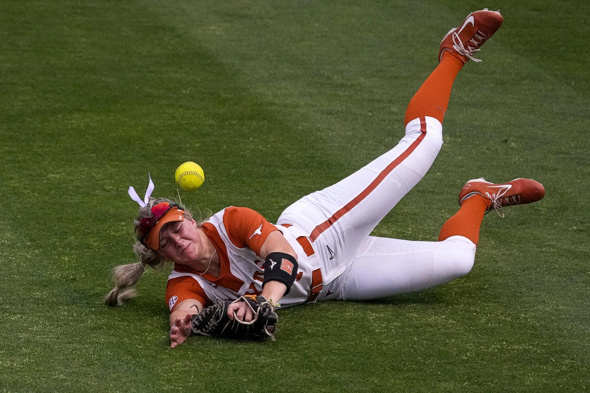 Top teams of the 2025 college women's softball tournament, in photos