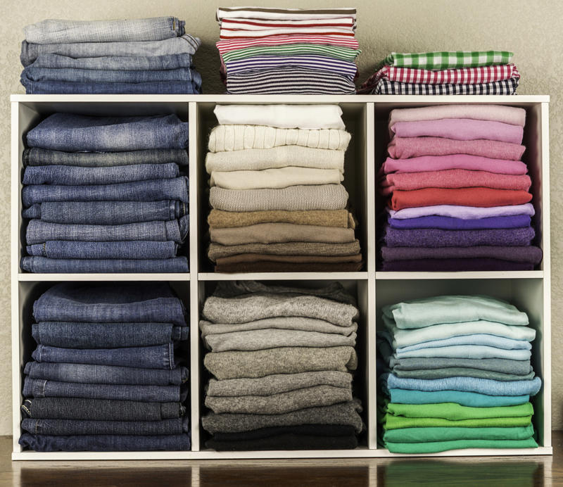 Organize your closet A cleaning bucket, Bicarbonate soda, Make your own cleaning spray, Do not clean windows on a sunny day, Use dryer sheets in more ways than one, A second basket for laundry, Newspapers in garbage bags, Put charcoal in your car, Ketchup cleans copper pans, Use microfibre cloths, Organize your closet, Tidy your pantry, Clean the ceiling fan, Clean a scorched iron, Wipe your shower glass clean, Wash your washing machine