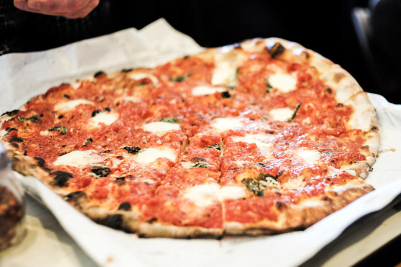 Bar/tavern pizza, California-style pizza, Chicago deep-dish pizza, Detroit-style pizza, New England Greek-style pizza, Grilled pizza, Neapolitan pizza, New Haven pizza, New York pizza, Pan pizza, St. Louis-style pizza, New Jersey tomato pie, Sushi pizza