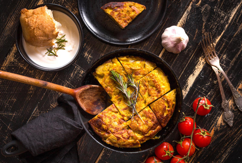 Spanish tortilla, Spain Fish and chips, England, Tequeños, Venezuela, Spanish tortilla, Spain, Gyros, Greece, Spring rolls, China, Falafel, Egypt, Cordon bleu, Switzerland, Chivito, Uruguay, Samosa, India, Boxty, Ireland, Pirozhki, Russia, Bobotie, South Africa, Tostones, Dominican Republic, Choripán, Argentina, Grilled sardines, Portugal, Rice and beans, Brazil