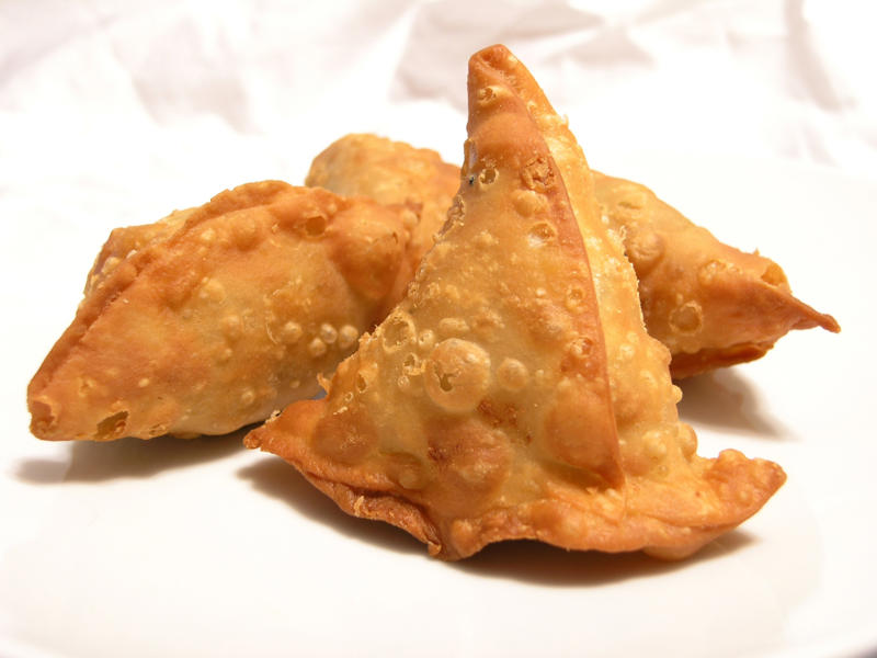 Samosa, India Fish and chips, England, Tequeños, Venezuela, Spanish tortilla, Spain, Gyros, Greece, Spring rolls, China, Falafel, Egypt, Cordon bleu, Switzerland, Chivito, Uruguay, Samosa, India, Boxty, Ireland, Pirozhki, Russia, Bobotie, South Africa, Tostones, Dominican Republic, Choripán, Argentina, Grilled sardines, Portugal, Rice and beans, Brazil