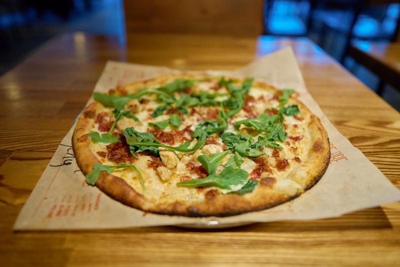 Bar/tavern pizza, California-style pizza, Chicago deep-dish pizza, Detroit-style pizza, New England Greek-style pizza, Grilled pizza, Neapolitan pizza, New Haven pizza, New York pizza, Pan pizza, St. Louis-style pizza, New Jersey tomato pie, Sushi pizza