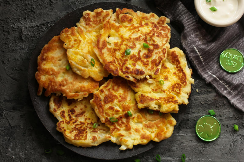 Boxty, Ireland Fish and chips, England, Tequeños, Venezuela, Spanish tortilla, Spain, Gyros, Greece, Spring rolls, China, Falafel, Egypt, Cordon bleu, Switzerland, Chivito, Uruguay, Samosa, India, Boxty, Ireland, Pirozhki, Russia, Bobotie, South Africa, Tostones, Dominican Republic, Choripán, Argentina, Grilled sardines, Portugal, Rice and beans, Brazil
