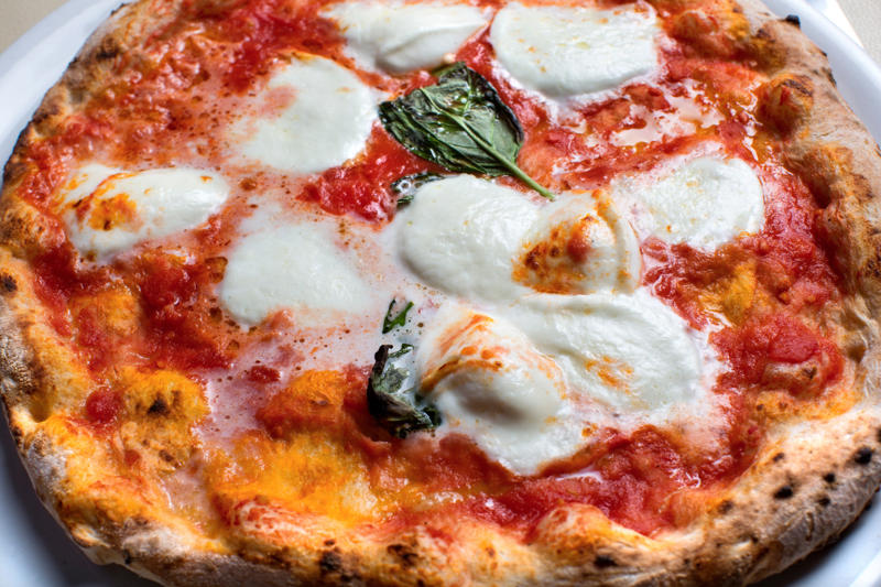 Bar/tavern pizza, California-style pizza, Chicago deep-dish pizza, Detroit-style pizza, New England Greek-style pizza, Grilled pizza, Neapolitan pizza, New Haven pizza, New York pizza, Pan pizza, St. Louis-style pizza, New Jersey tomato pie, Sushi pizza