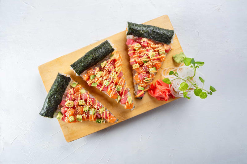 Bar/tavern pizza, California-style pizza, Chicago deep-dish pizza, Detroit-style pizza, New England Greek-style pizza, Grilled pizza, Neapolitan pizza, New Haven pizza, New York pizza, Pan pizza, St. Louis-style pizza, New Jersey tomato pie, Sushi pizza