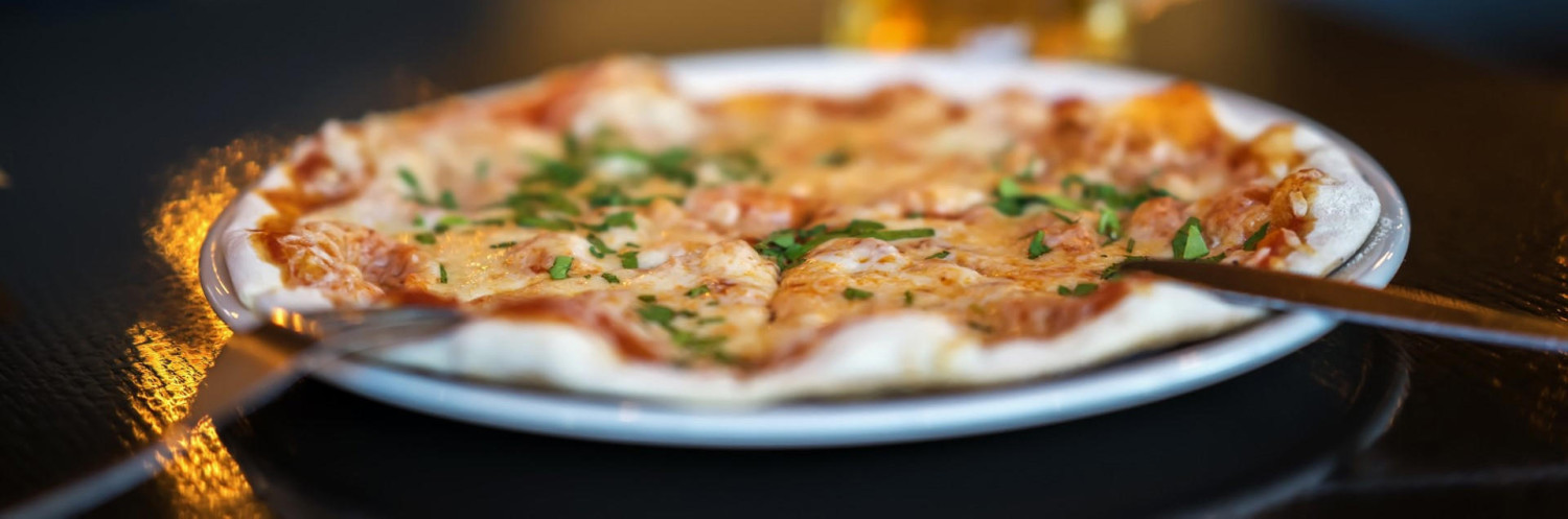 Bar/tavern pizza, California-style pizza, Chicago deep-dish pizza, Detroit-style pizza, New England Greek-style pizza, Grilled pizza, Neapolitan pizza, New Haven pizza, New York pizza, Pan pizza, St. Louis-style pizza, New Jersey tomato pie, Sushi pizza