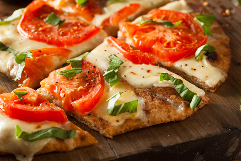 Bar/tavern pizza, California-style pizza, Chicago deep-dish pizza, Detroit-style pizza, New England Greek-style pizza, Grilled pizza, Neapolitan pizza, New Haven pizza, New York pizza, Pan pizza, St. Louis-style pizza, New Jersey tomato pie, Sushi pizza