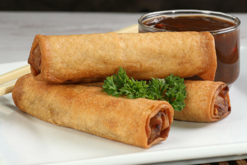 Spring rolls, China Fish and chips, England, Tequeños, Venezuela, Spanish tortilla, Spain, Gyros, Greece, Spring rolls, China, Falafel, Egypt, Cordon bleu, Switzerland, Chivito, Uruguay, Samosa, India, Boxty, Ireland, Pirozhki, Russia, Bobotie, South Africa, Tostones, Dominican Republic, Choripán, Argentina, Grilled sardines, Portugal, Rice and beans, Brazil