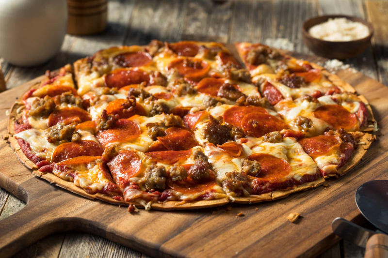 Bar/tavern pizza, California-style pizza, Chicago deep-dish pizza, Detroit-style pizza, New England Greek-style pizza, Grilled pizza, Neapolitan pizza, New Haven pizza, New York pizza, Pan pizza, St. Louis-style pizza, New Jersey tomato pie, Sushi pizza