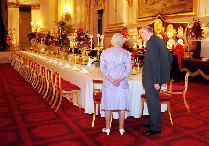 They must keep it formal at all times They can’t vacuum, They can’t walk all over the carpets, Tea temperature must be checked before serving, They must be available but discreet, “Kids” is strictly forbidden, They might have to stand for hours, They can’t turn their back on the King, Employees should avoid wearing strong scents, Chefs are banned from cooking certain foods, They must keep it formal at all times, Royal dog menu, A spin on the little black dress, The royal family has a person do the dishes