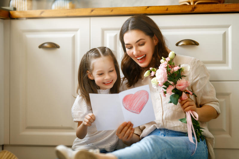 Mother's Day The first flowers, Ancient Egypt, Ancient Greece, The 19th century, Floristry, Mother's Day, Floriography today, Flowers you shouldn't gift to someone, Giving flowers today