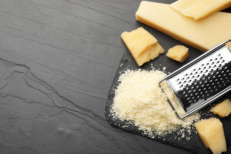 Parmesan cheese Olive oil, Truffles, Fruit juice, Cinnamon, Black pepper, Balsamic vinegar, Parmesan cheese, Scallops