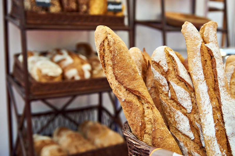Tiger bread, Gyeran-ppang, Curry bread, Baguette, Ciabatta, Montreal bagel, Frybread, Soda bread, Pão de queijo, Roti gamgbang, Broa de milho