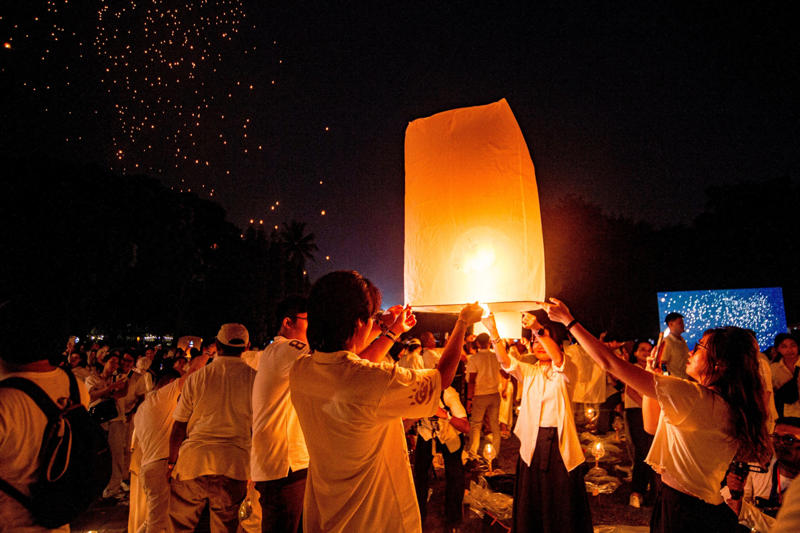 The largest ever mass balloon release, Largest audience at a camel wrestling festival, Fastest yodel, Hunger strikes and fasting, Untimed gluttony, Largest pie fight, Longest time spent buried alive, Longest time spent without sleeping, Most beer drunk in an hour, Most greeting cards received by an individual, Most guitars smashed during a concert tour, Most sky lanterns released simultaneously, Most tweets in a single second, Video game high scores