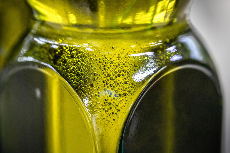 Olive oil Olive oil, Truffles, Fruit juice, Cinnamon, Black pepper, Balsamic vinegar, Parmesan cheese, Scallops