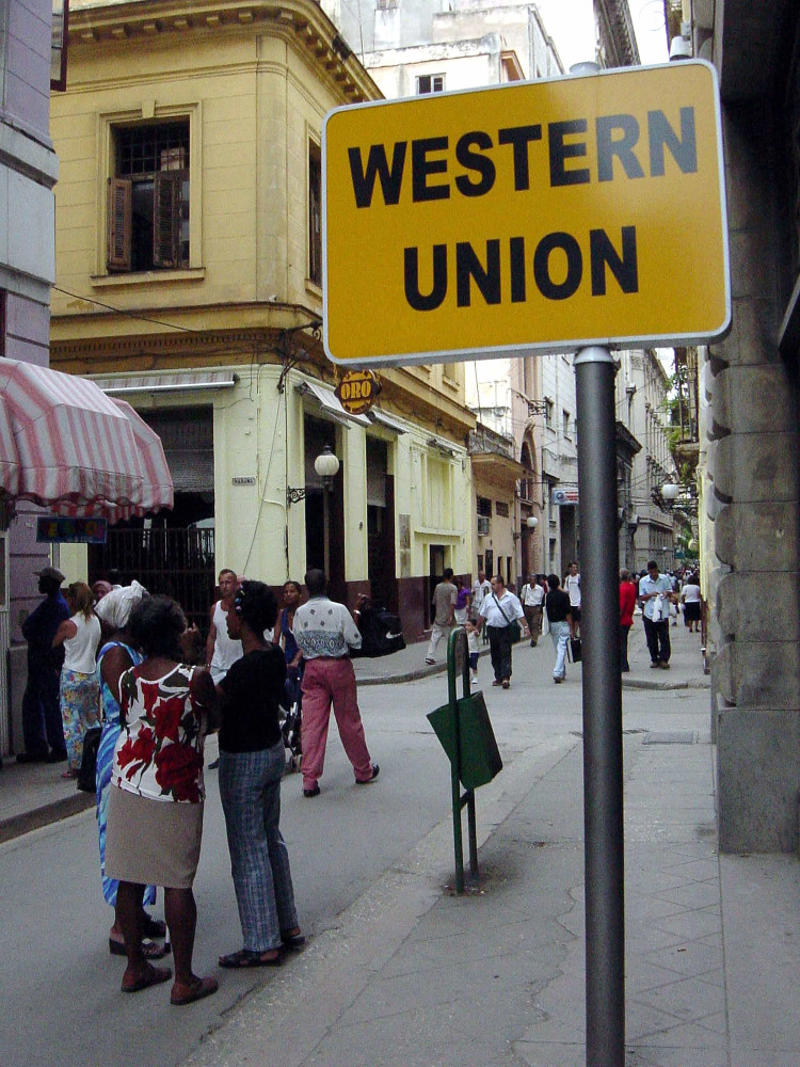 Western Union and the telephone MySpace and Facebook, Real Network and the MP3 player, Blockbuster and Netflix, Excite and Google, J.K. Rowling and publishers, Ross Perot and Microsoft, Digital Research and IBM, Xerox and the PC, Atari and Apple, Hewlett-Packard and the computer, Kodak and the digital camera, Decca Records and The Beatles, Western Union and the telephone