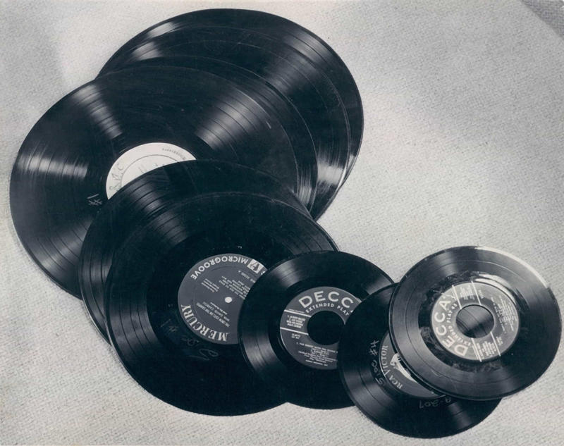Decca Records and The Beatles MySpace and Facebook, Real Network and the MP3 player, Blockbuster and Netflix, Excite and Google, J.K. Rowling and publishers, Ross Perot and Microsoft, Digital Research and IBM, Xerox and the PC, Atari and Apple, Hewlett-Packard and the computer, Kodak and the digital camera, Decca Records and The Beatles, Western Union and the telephone