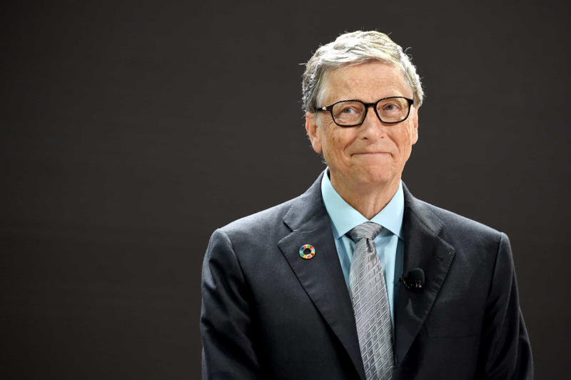 Gene Hackman, Anderson Cooper, Nigella Lawson, Gordon Ramsay, Elton John, Simon Cowell, Ashton Kutcher and Mila Kunis, Andrew Lloyd Weber, George Lucas, Daniel Craig, MacKenzie Bezos, Larry Page, Michael Bloomberg, Mark Zuckerberg, Warren Buffett, Bill Gates