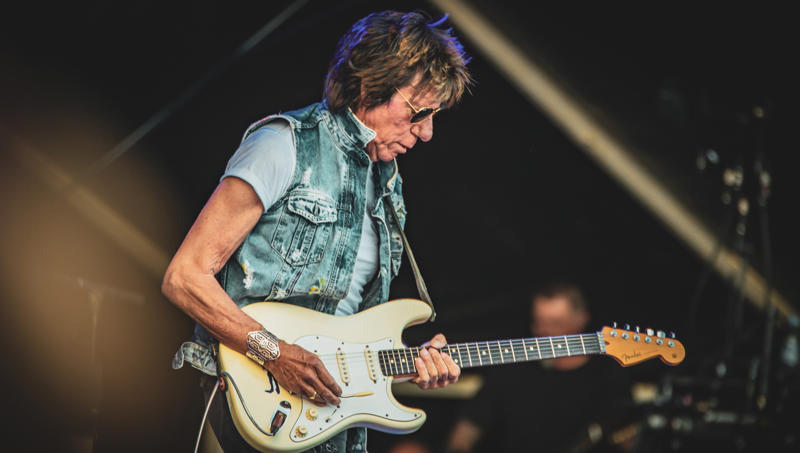 Jeff Beck (1944 - 2023) Jeff Beck (1944 - 2023), Jimi Hendrix (1942–1970), Eric Clapton, Brian May, Angus Young, Keith Richards, Frank Zappa (1940–1993), Prince (1958–2016), B.B. King (1925–2015), Duane Allman (1946–1971), David Gilmour, Stevie Ray Vaughn (1954–1990), Hank Marvin, Robert Fripp, Joe Satriani