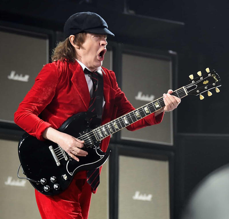 Angus Young Jeff Beck (1944 - 2023), Jimi Hendrix (1942–1970), Eric Clapton, Brian May, Angus Young, Keith Richards, Frank Zappa (1940–1993), Prince (1958–2016), B.B. King (1925–2015), Duane Allman (1946–1971), David Gilmour, Stevie Ray Vaughn (1954–1990), Hank Marvin, Robert Fripp, Joe Satriani