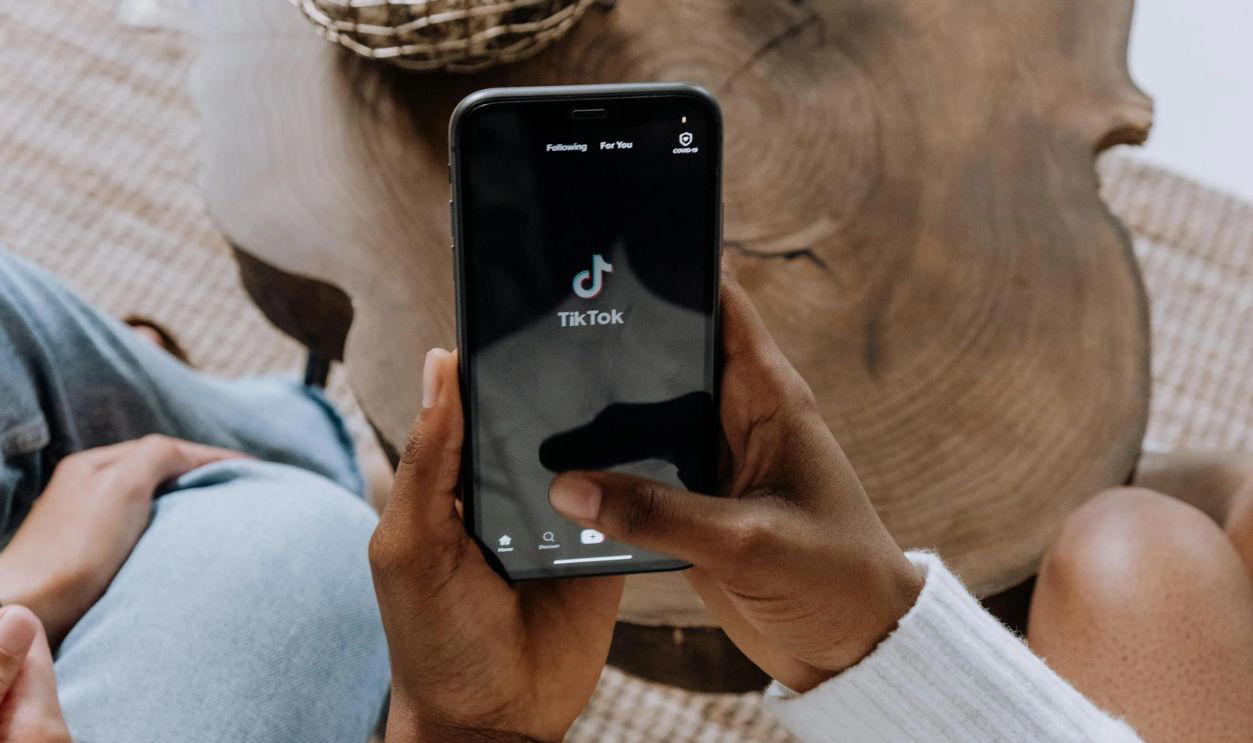 Bad Money Habit #2: Relying On Social Media For Financial Advice